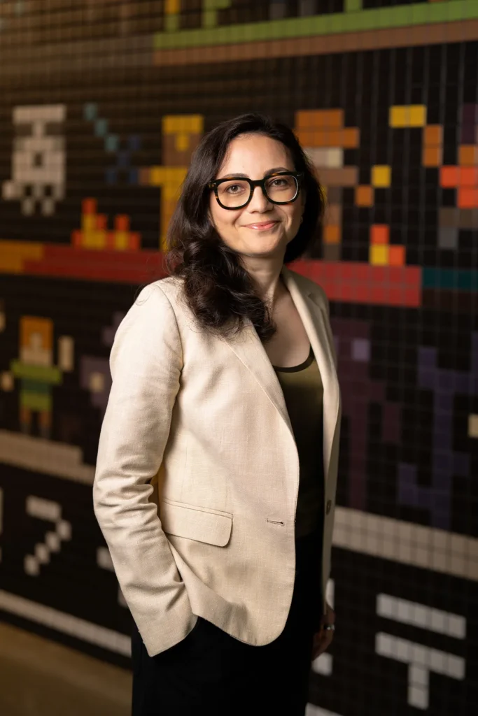 Maria Angelidou-Smith, nueva CEO de Mojang y Minecraft, en el anuncio de la división Xbox Pictures y XP